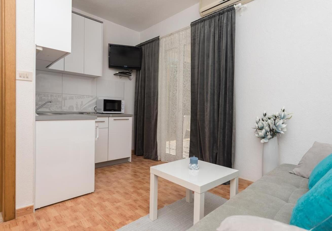 Apartments Ivi - 100 M From Pebble Beach Драшнице Экстерьер фото