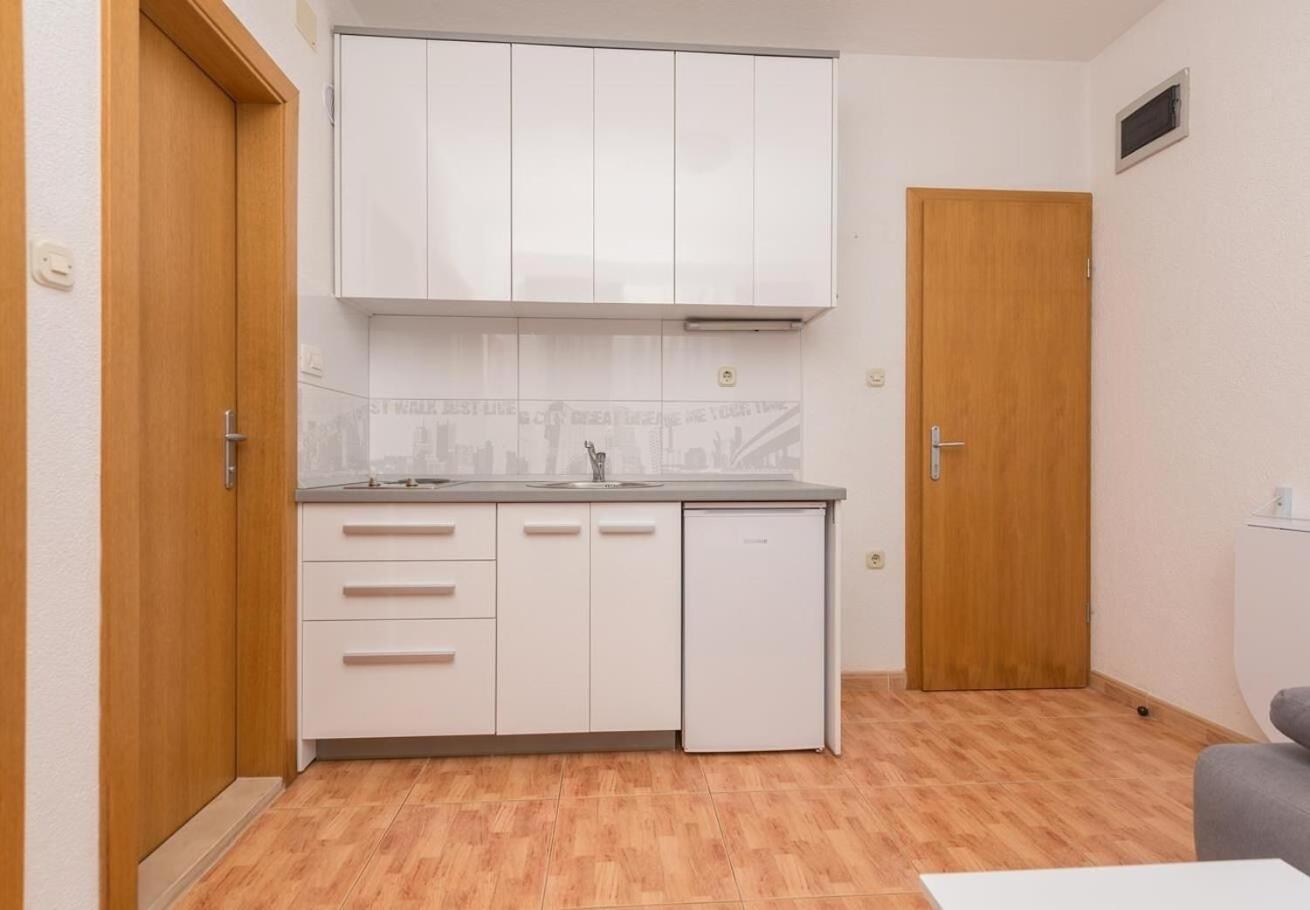 Apartments Ivi - 100 M From Pebble Beach Драшнице Экстерьер фото