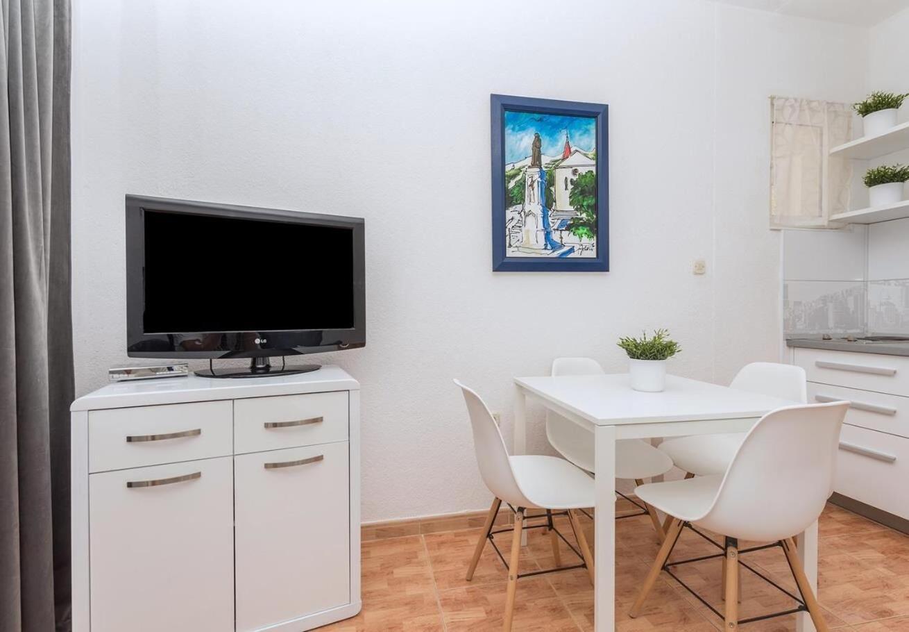 Apartments Ivi - 100 M From Pebble Beach Драшнице Экстерьер фото